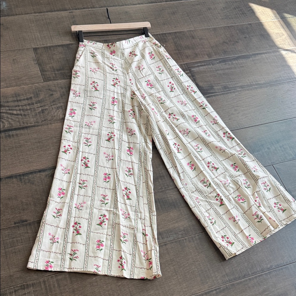 NWT MIDNIGHT SKY WIDE LEG PANTS  SIZE M Cream Wide-Leg Floral  Pants